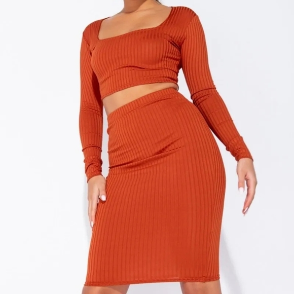 JOHANNA CROP TOP & MIDI SKIRT SET - Picture 6 of 8